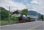 Die Blonay-Chamby Bahn G 2x 2/2 105 erreicht mit ihrem Dampfzug von Chaulin kommend in Kürze Blonay.