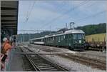 Bilder entstehen - nach dem alle Reisende den VH-MThB Zug und den Bahnsteig verlassen haben manövriert der VH MThB in Sumiswald Grünen seinen Zug auf ein Abstellgleis, damit der in