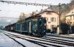 OeBB: Güterzug der Oensingen Balsthal Bahn mit dem BDe 4/4 641 ex SBB auf dem Kreuzungsbahnhof Klus im Dezember 2004.