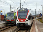   Der Stadler Flirt RABe 521 030   R�publique et Canton du Jura  der SBB GmbH steht am 28.12.2017 im Bahnhof Weil am Rhein, als S5 nach Steinen via L�rrach, auf Gleis 1 zur Abfahrt bereit.