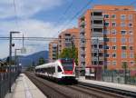 SBB: Regionalzug nach Solothurn mit dem RABe 523 054 FLIRT bei einem Zwischenhalt auf der neuen Haltestelle Solothurn Allmend am 8.