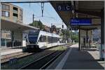 Der Thurbo GTW RABe 526 744-8 erreicht als S62 Schaffhausen und wird gleich auf die Gegenleistung wenden. Der GTW besitzt einen DB/�BB - tauglichen Stromabnehmer, der aber auf der DB Strecke Schaffhausen - Singen nicht ben�tig wird, da diese nach SBB-Norm (aber mit DB Masten) elektrifiziert ist. 

7. Juli 2026