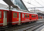   Ein RhB Be 4/4 schiebt am 17.02.2017 einen S-Bahn-Zug (Vorort-Pendelzug), als S1 (Schiers - Chur – Rhäzüns), aus den Bahnhof Chur in Richtung Rhäzüns.