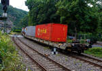 Eher ein Exot unter den Taschenwagen, der niedriggelegte achsachsige Doppelwagen Mega I, 33 85 459 6 036-5 CH-HUPAC, der Gattung Saadggns, der HUPAC Intermodal SA (Chiasso), am 01 August 2025 im