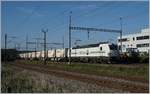 Die Rail Care Rem 476 453-6 VAUD (UIC 91 85 4476 453-6 CH-RLC) hat mit ihren Coop Zug von Gen�ve la Praille ihr Ziel Vufflens la Ville erreicht.