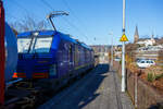 Die an die SBB Cargo International AG vermietete Siemens Vectron MS – 6193 047 (91 80 6193 047-8 D-DISPO) der Beacon Rail Capital Europe GmbH (München) fährt am 21 November 2025 durch