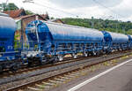 4-achsiger Trichtermittenentladewagen 82,5 m� der Gattung Tadns (Drehgestell-Sch�ttgutwagen mit Schwenkdach) beladen mit Kalk, 37 84 0839 008-6 NL- NACCO, der NACCO GmbH, am 07.07.2019 im Zugverbund