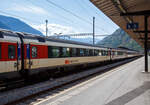 SBB EC-Gro�raum-Reisezugwagen (EC-Wagen) der zweiten Wagenklasse Bpm 61 85 20-90 331-0 CH-SBB eingereiht in einen IR 90 nach Gen�ve-A�roport (Genf Flughafen) am 07 September 2021 im Bahnhof Brig.