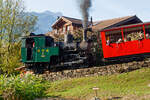 Die Kohle befeuerte BRB 6 f�hrt am 01.10.2011 um 9:45 Uhr mit ihren Zug (zwei Vorstellwagen) zum Brienzer Rothorn hinauf. 

Die H 2/3 der 2. Generation wurde 1933 unter der Fabrik-Nr. 3567 bei der SLM - Schweizerische Lokomotiv- und Maschinenfabrik in Winterthur gebaut. 

Das Pflichtenheft verlangt die Bef�rderung von zwei statt nur einem 4-achsigen Personenwagen. 

Technische Daten:
Spurweite: 800 mm
Achsfolge: 2zz1' (d.h. 2 nicht angetriebene Tragachsen, 2 Triebzahnr�der, 1 bewegliche Laufachse)
Zahnstange System: Abt
Leistung: 220 kW (300 PS)
Zugkraft: 50 kN 
H�chstgeschwindigkeit bei 250 ‰ und unter Volllast: 9,0 km/h
Leergewicht: 16.700 kg
Dienstgewicht: 20.000kg 
L�nge �ber Puffer: 6.400 mm
Tragraddurchmesser: 653 mm
Triebzahnraddurchmesser: 573 mm
Laufraddurchmesser: 520 mm
Zahnrad�bersetzung: 1:2,2
Kohlenvorrat im Kasten: 550 kg (Verbrauch 350 kg/Fahrt)
Wassermenge im Kessel: 1.050 Liter
Wasservorrat im Kasten: 1.500 Liter
Wasserbedarf pro Fahrt Brienz-Rothorn retour: 2.000 Liter
Kesseldruck: 14 bar
�berhitzung: auf 380� C (Grossrauchr�hren-�berhitzer System Schmidt)
Zylinderhub: 400 mm 
Keine Feuerung bei Talfahrt: Bei Talfahrt wird die Dampfmaschine als Luftpumpe betrieben: sie bremst den gesamten Zug, zur K�hlung muss Wasser eingespritzt werden
Gegendruckbremse: System Riggenbach
Handbremsen: auf F�hrer- und auf Heizerseite
Personalbedarf: 1 Lokf�hrer und 1 Heizer
    
1971/72: grundlegende Sanierung, neue Feuerb�chsen durch das Ausbesserungswerk Offenburg der DB
1990: Umbau der Feuerung auf St�ckkohle, statt Brikettfeuerung
    
Die Lok kann im 2 1/2-Stunden-Takt eingesetzt werden.
