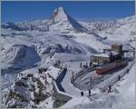 Blick über die Station Gornergrat hinüber zum Matterhorn.