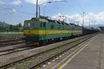 ZSSK 131 063 steht am 30 Mai 2015 mit ein Kohlezug in Vrutky.