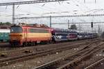 ZSSK Cargo 240 118 schleppt ein PKW-Zug durch Bratislava hl.st.