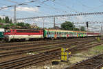 Am 31 Mai 2015 zieht 240 073 ein Regionalbahn in Bratislava hl.st.