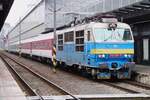 HUGO, auch bekannt als ZSSK 350 004, verlässt mit ein EC nach Budapest Keleti am 2.Jänner 2017 Praha hl.n.