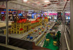 LEGO-Modell vom Hauptbahnhof Prag (Praha hlavní nádraží) am 23.11.2022.