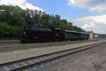 Ex-CSD 354 195 steht mit ein Dampfpendelzug ins Museumsgebiet von Luzna u Rakovnika am 11 Juni 2022.
