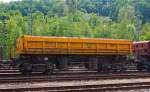 Sch�ttgutkippwagen mit pneumatischer Bet�tigung und vier Rads�tzen Ua 418 (83 54 9200 681-1) der tschechischen Firma TSS a.s., abgestellt am 30.05.2012 in Betzdorf/Sieg.