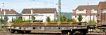 Flachwagen CZ Smmps 438-6 mit Stahlplatten beladen in Geislingen/Steige am 11.09.2010.